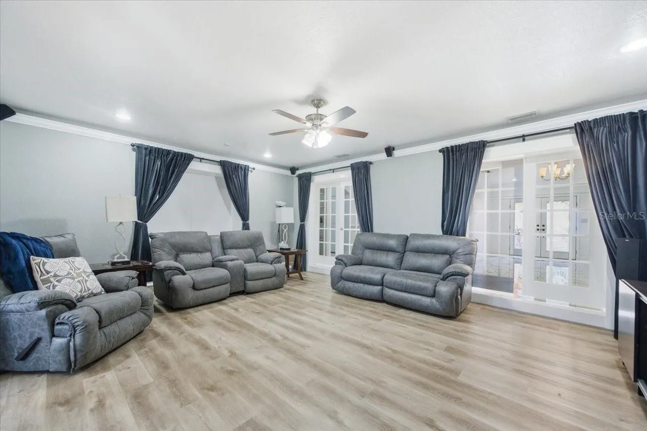 505 LAKESIDE DR