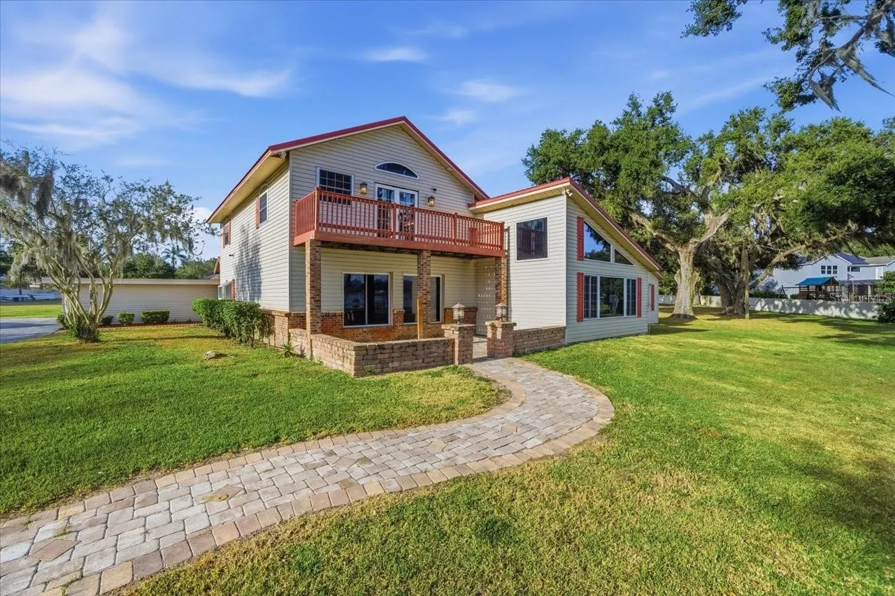 505 LAKESIDE DR