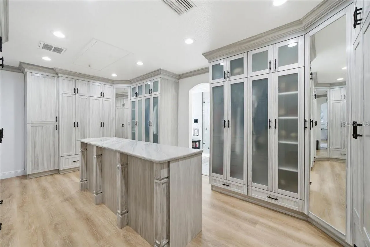 505 LAKESIDE DR