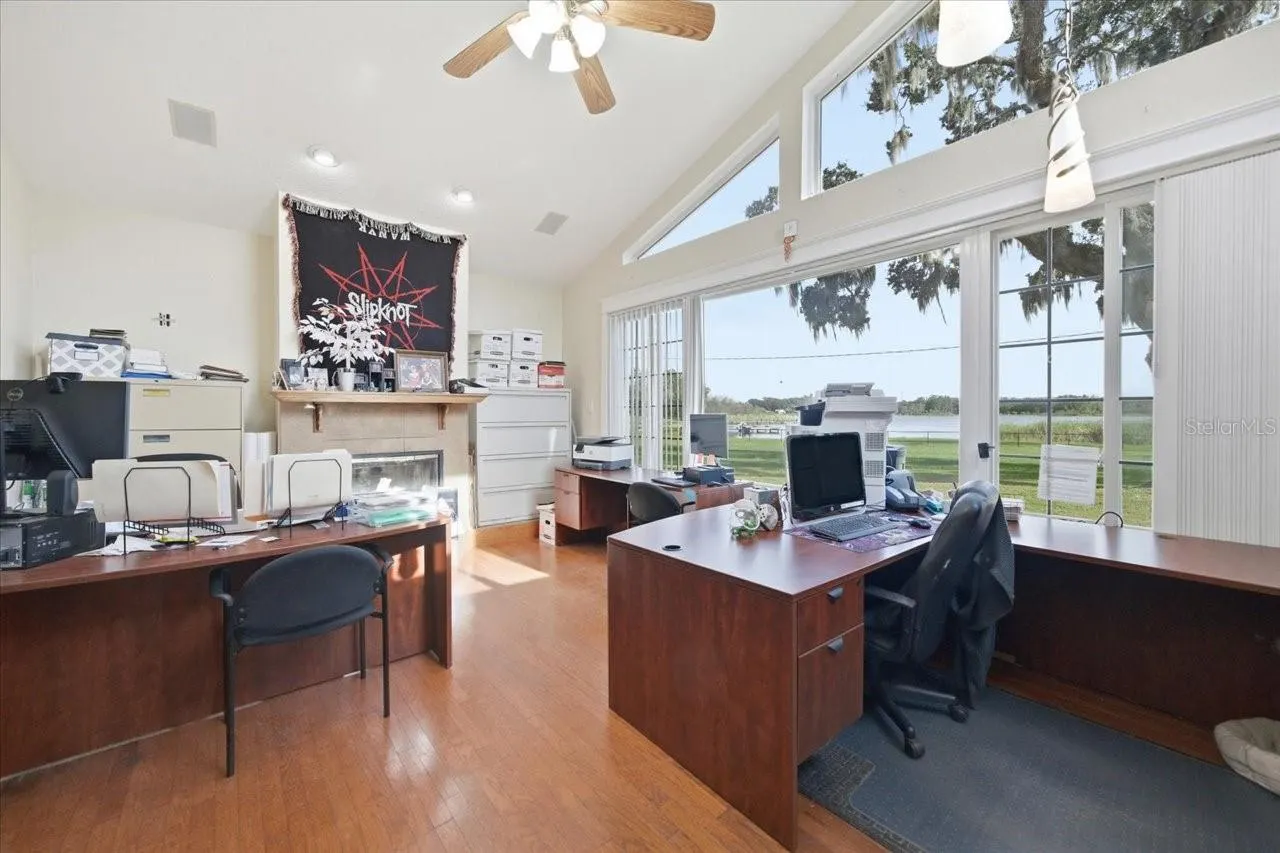 505 LAKESIDE DR
