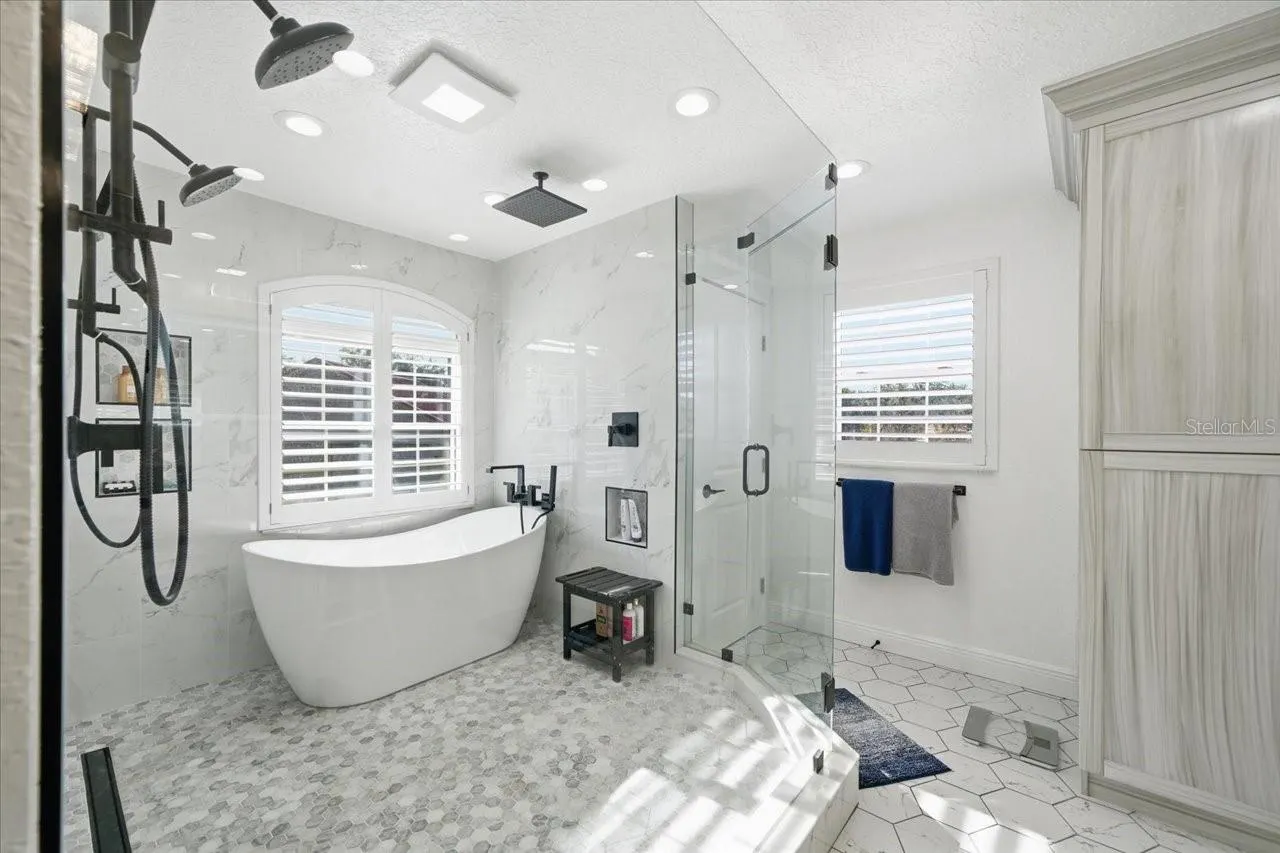 505 LAKESIDE DR