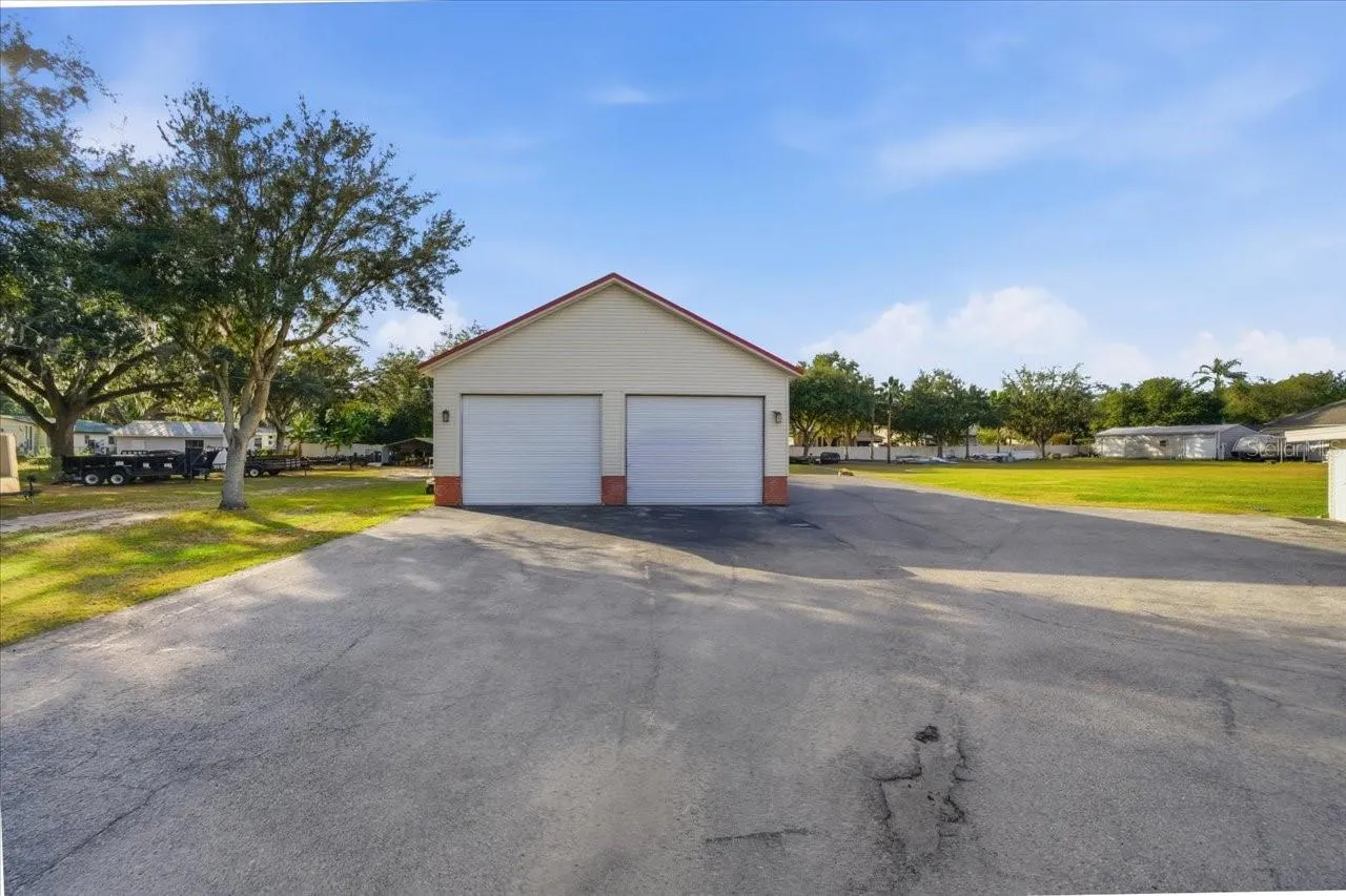 505 LAKESIDE DR