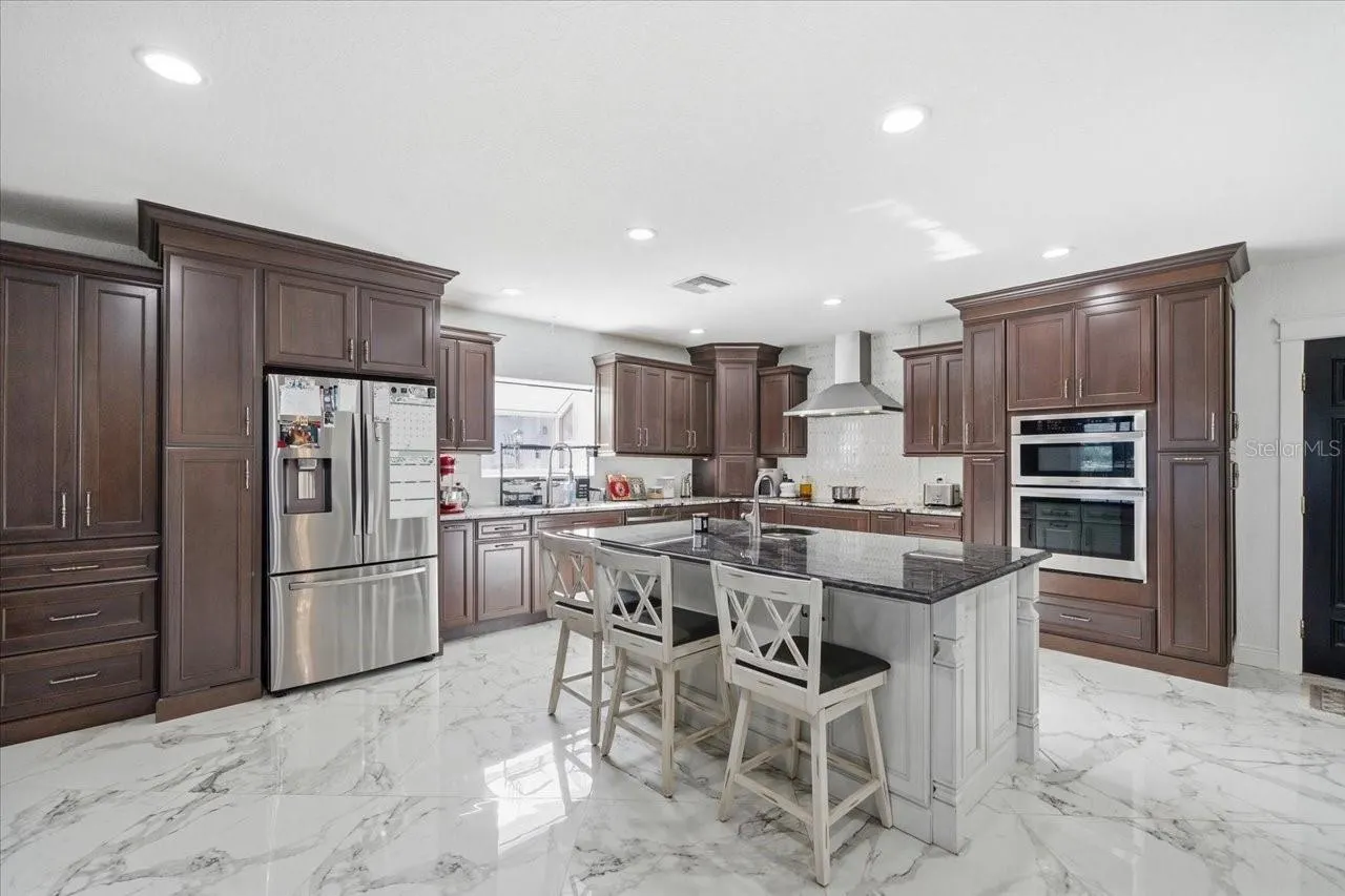 505 LAKESIDE DR