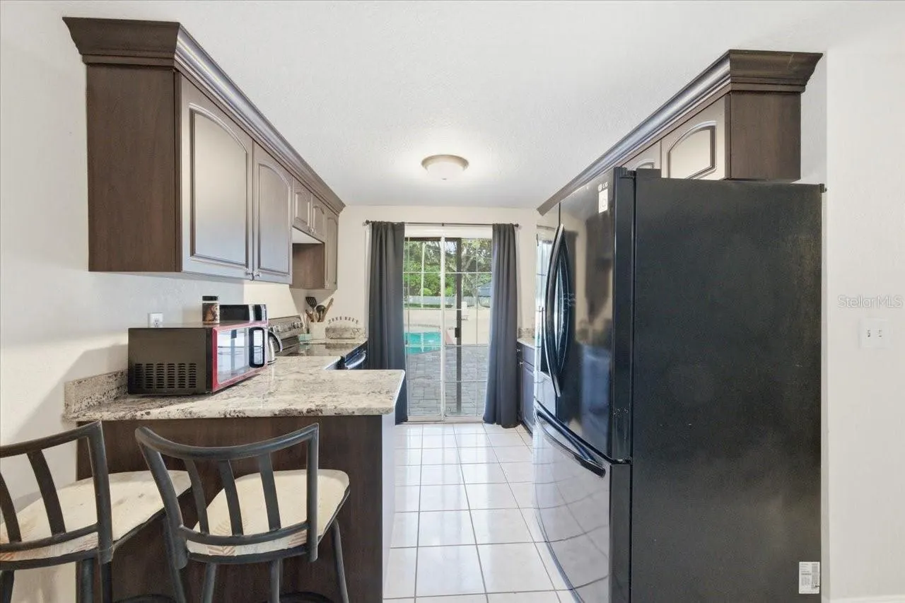 505 LAKESIDE DR