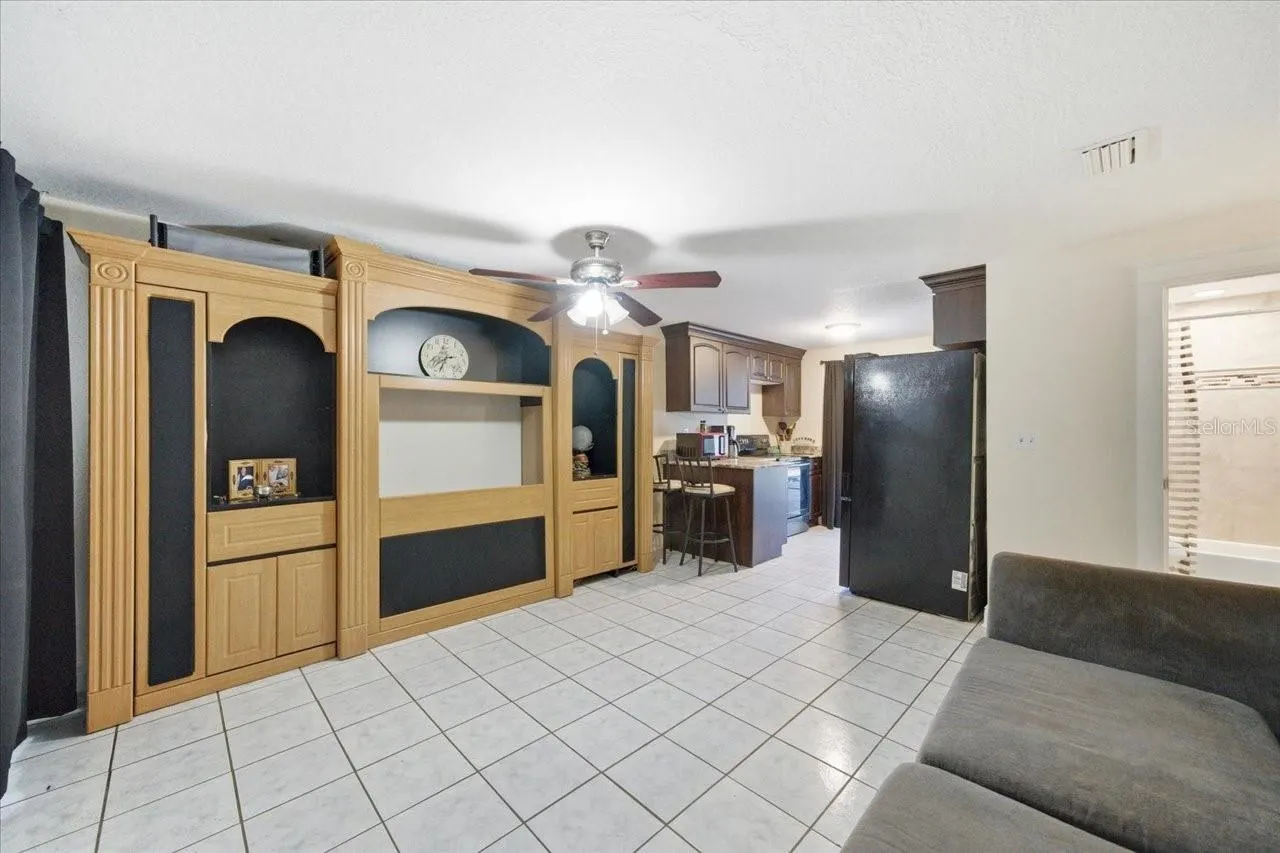 505 LAKESIDE DR