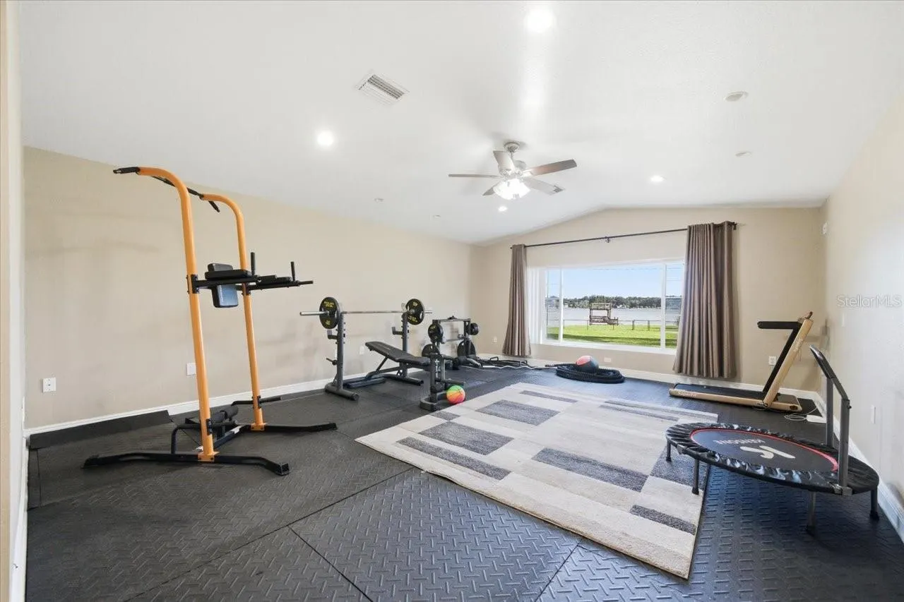 505 LAKESIDE DR