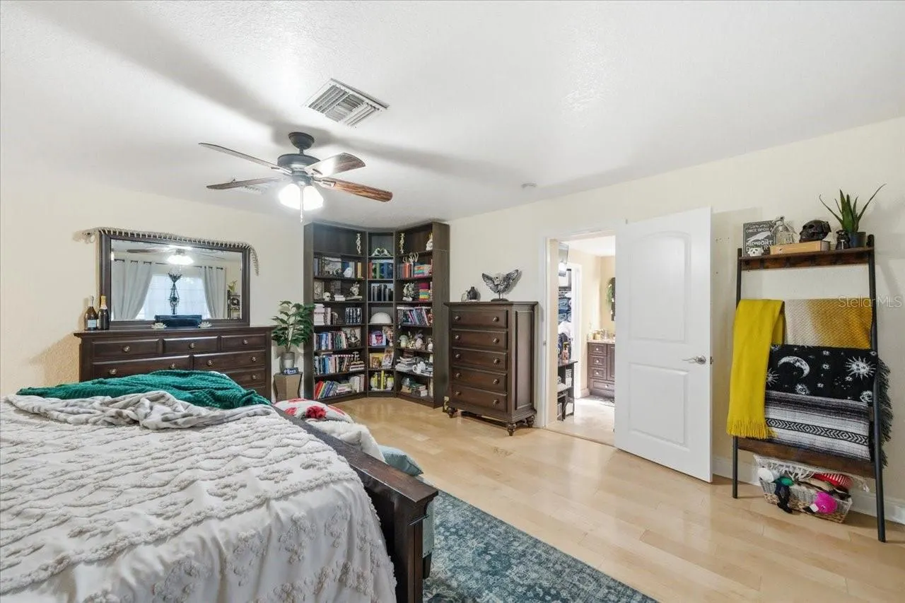 505 LAKESIDE DR