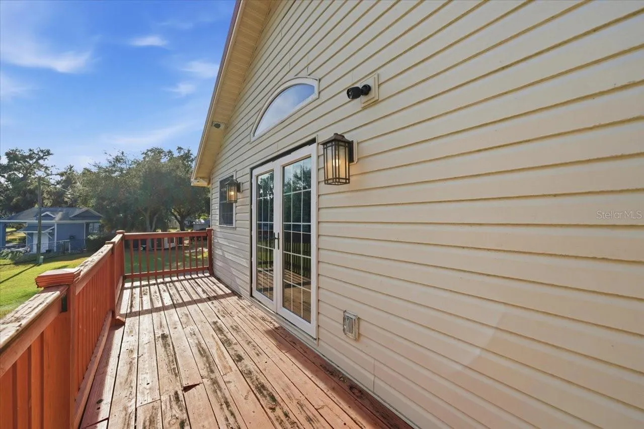 505 LAKESIDE DR