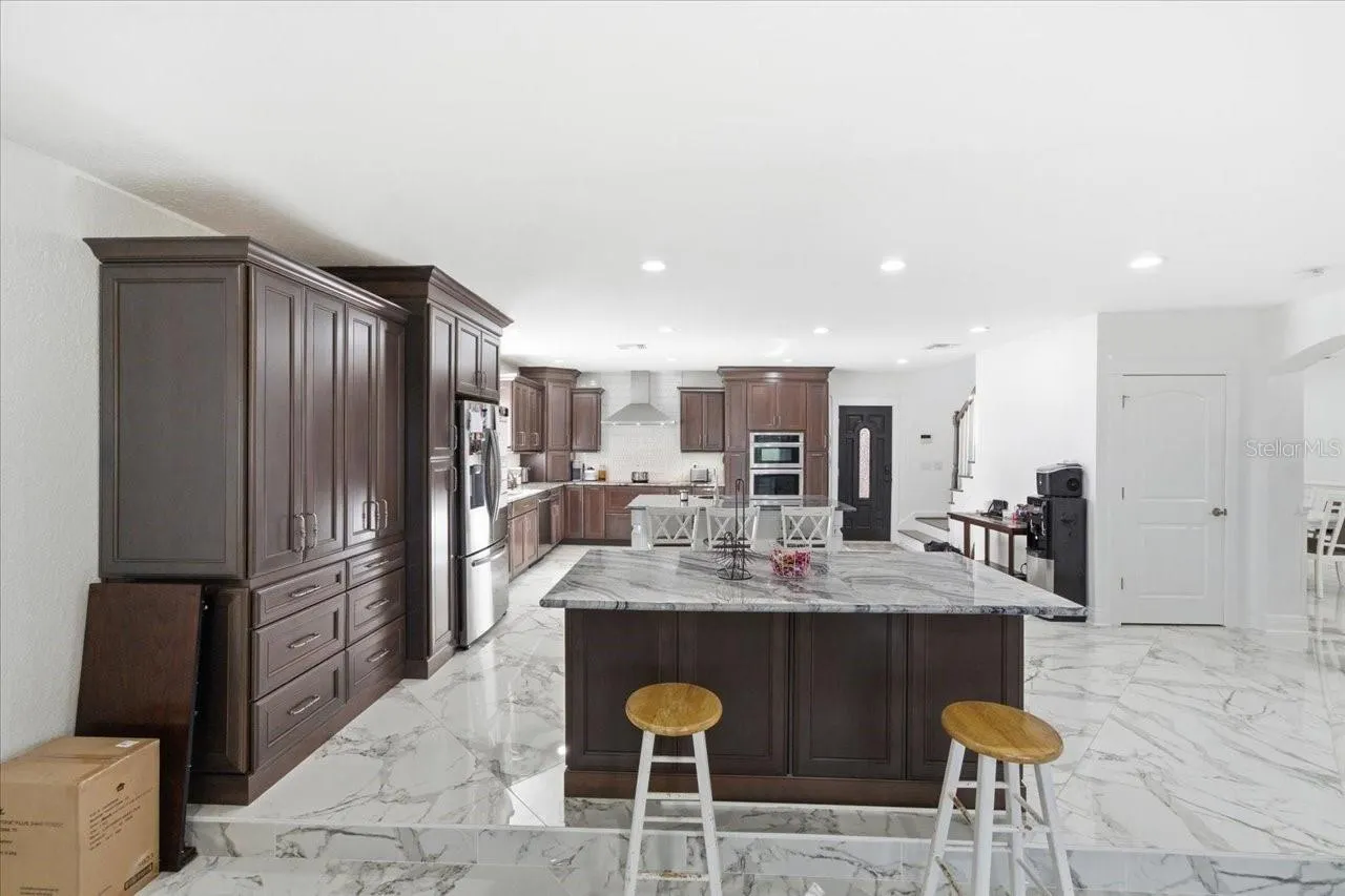 505 LAKESIDE DR