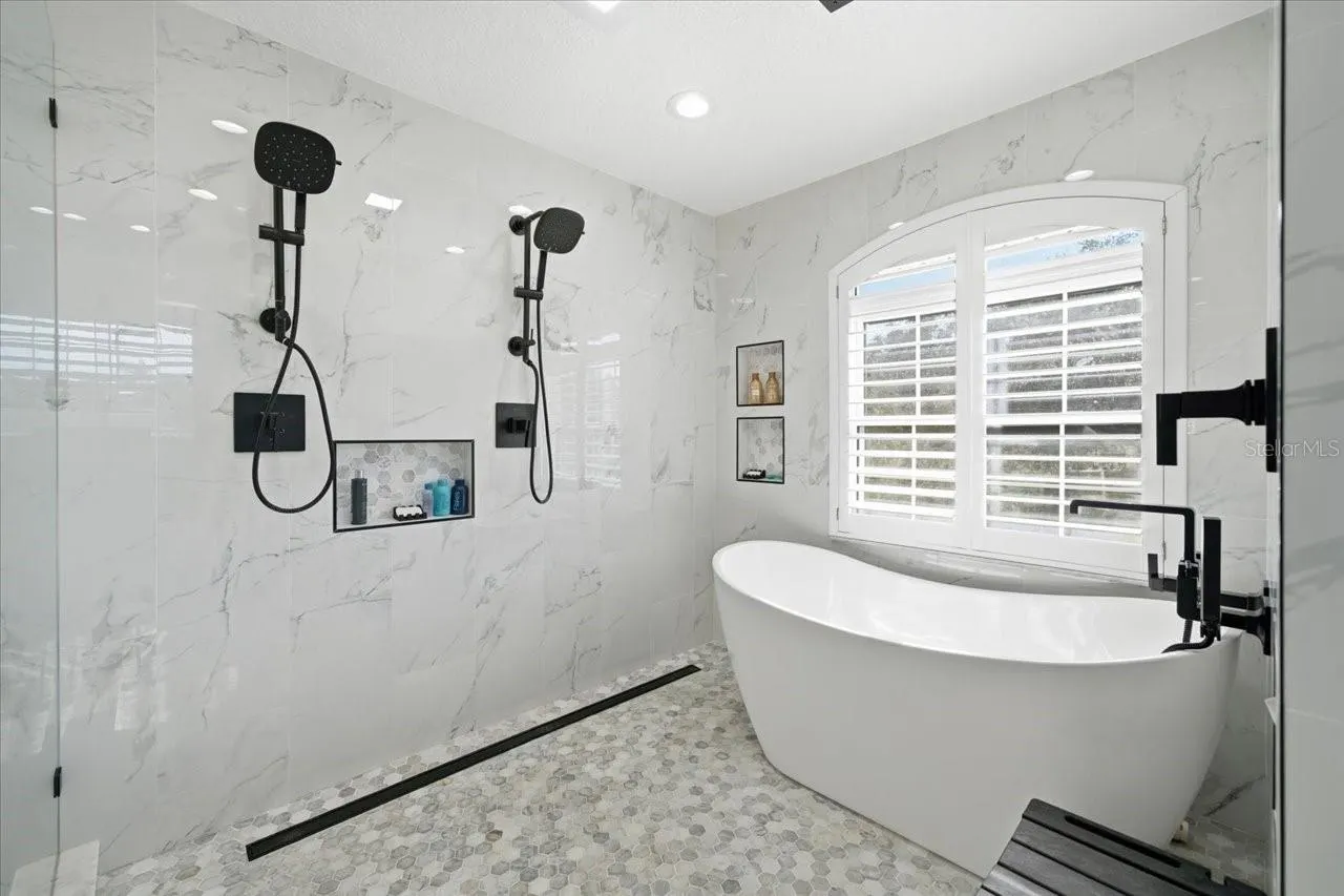 505 LAKESIDE DR