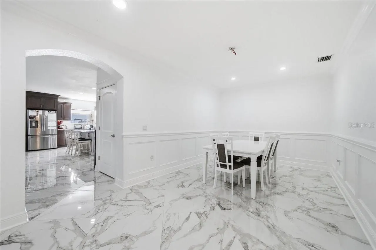 505 LAKESIDE DR