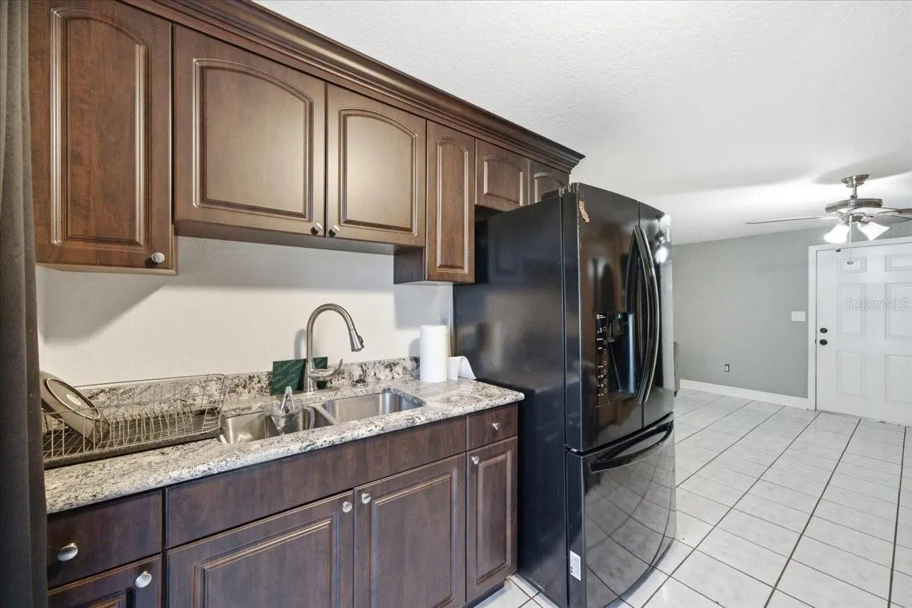 505 LAKESIDE DR