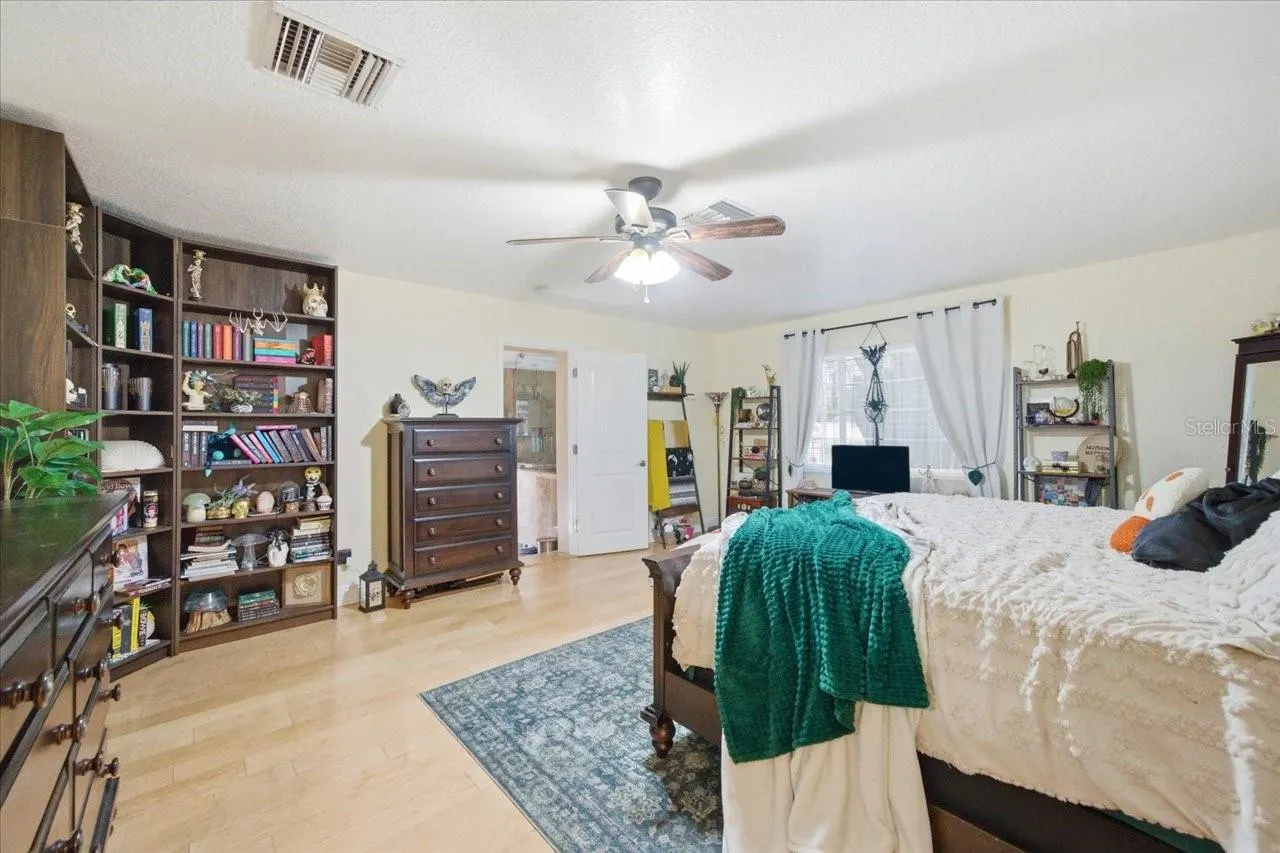 505 LAKESIDE DR