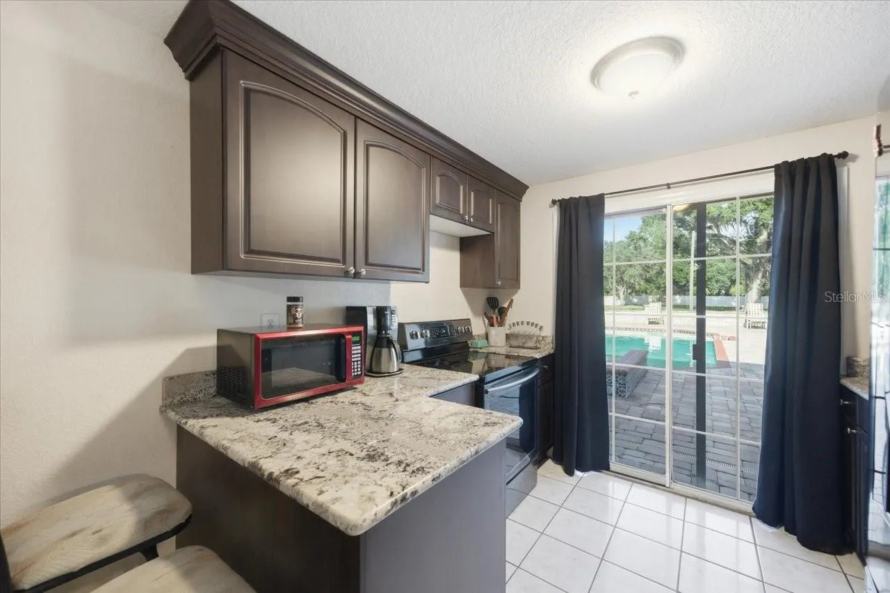 505 LAKESIDE DR