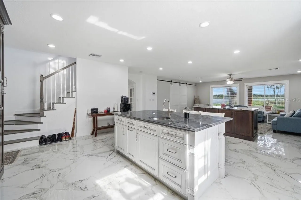 505 LAKESIDE DR