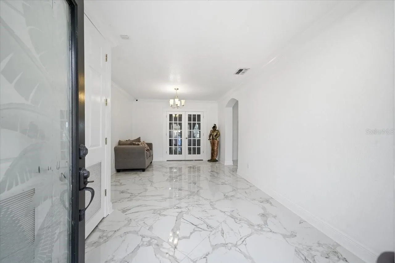 505 LAKESIDE DR