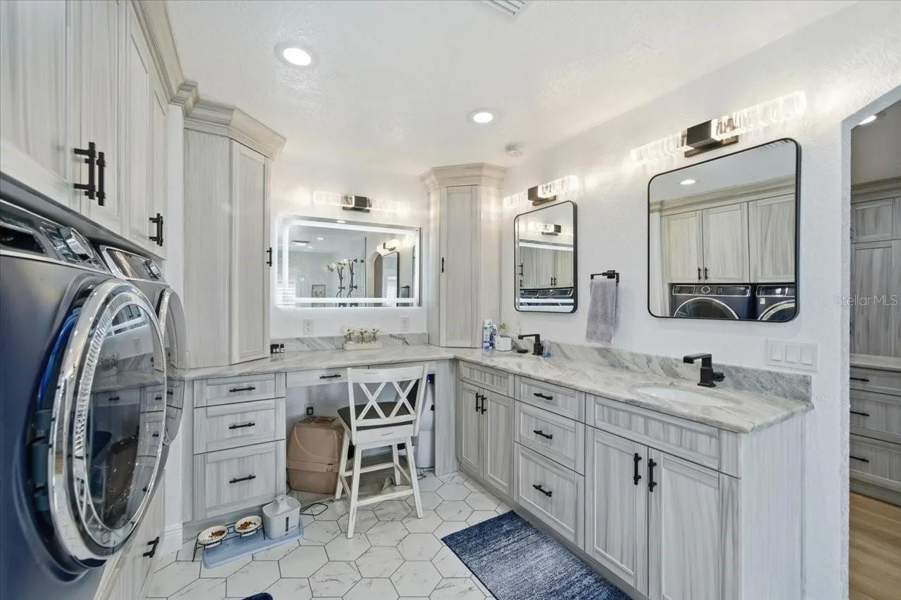 505 LAKESIDE DR