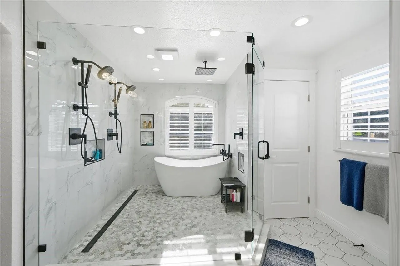 505 LAKESIDE DR
