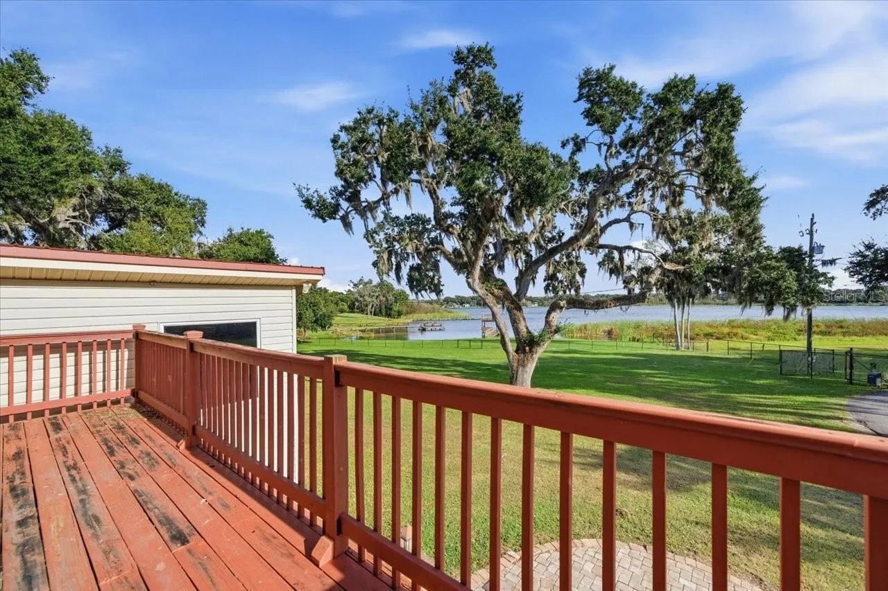 505 LAKESIDE DR