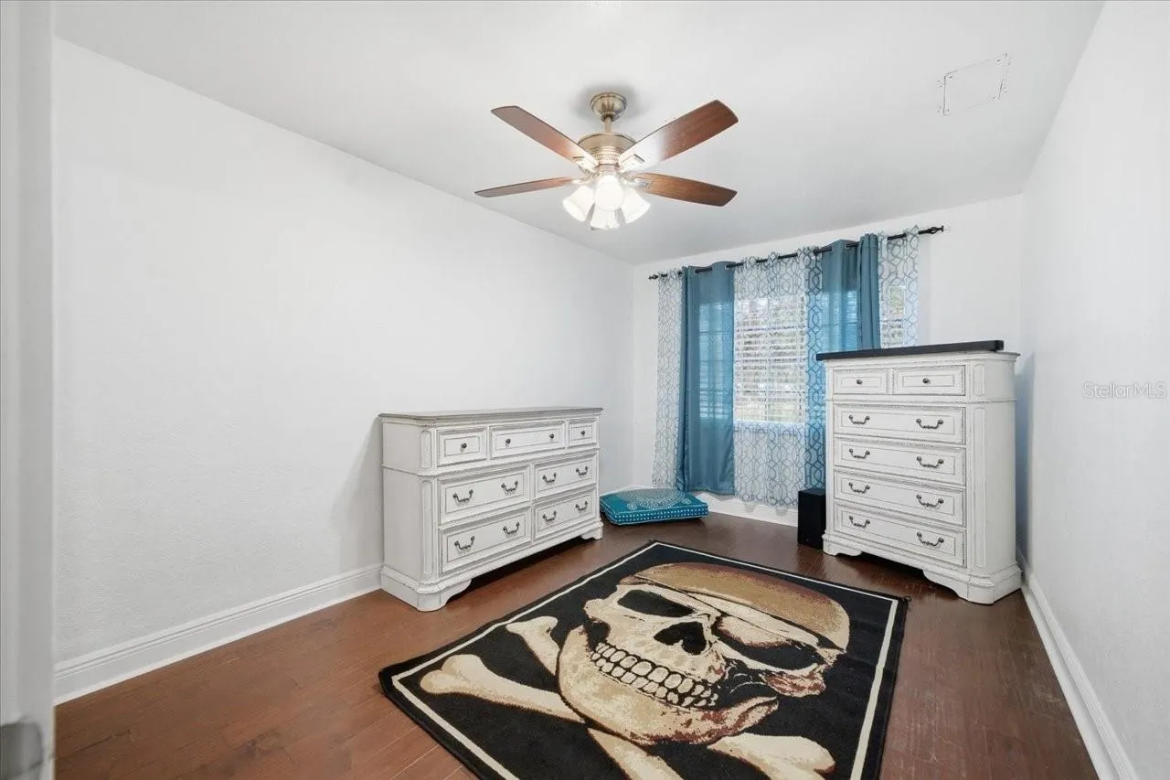 505 LAKESIDE DR