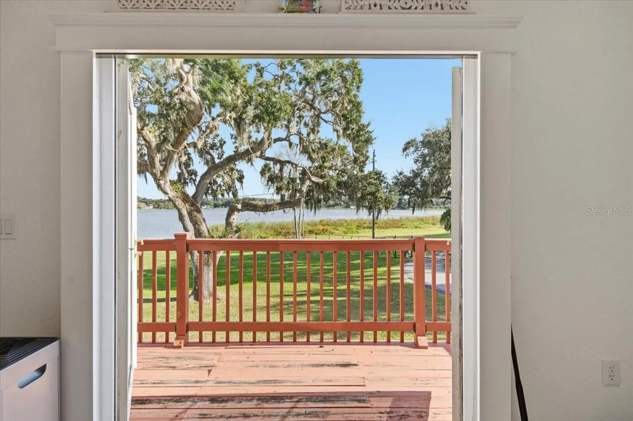 505 LAKESIDE DR