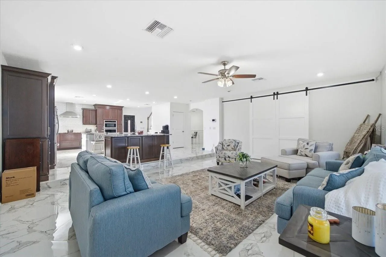 505 LAKESIDE DR
