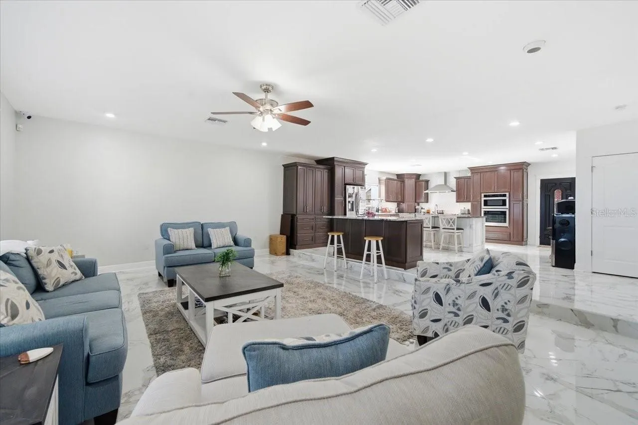 505 LAKESIDE DR