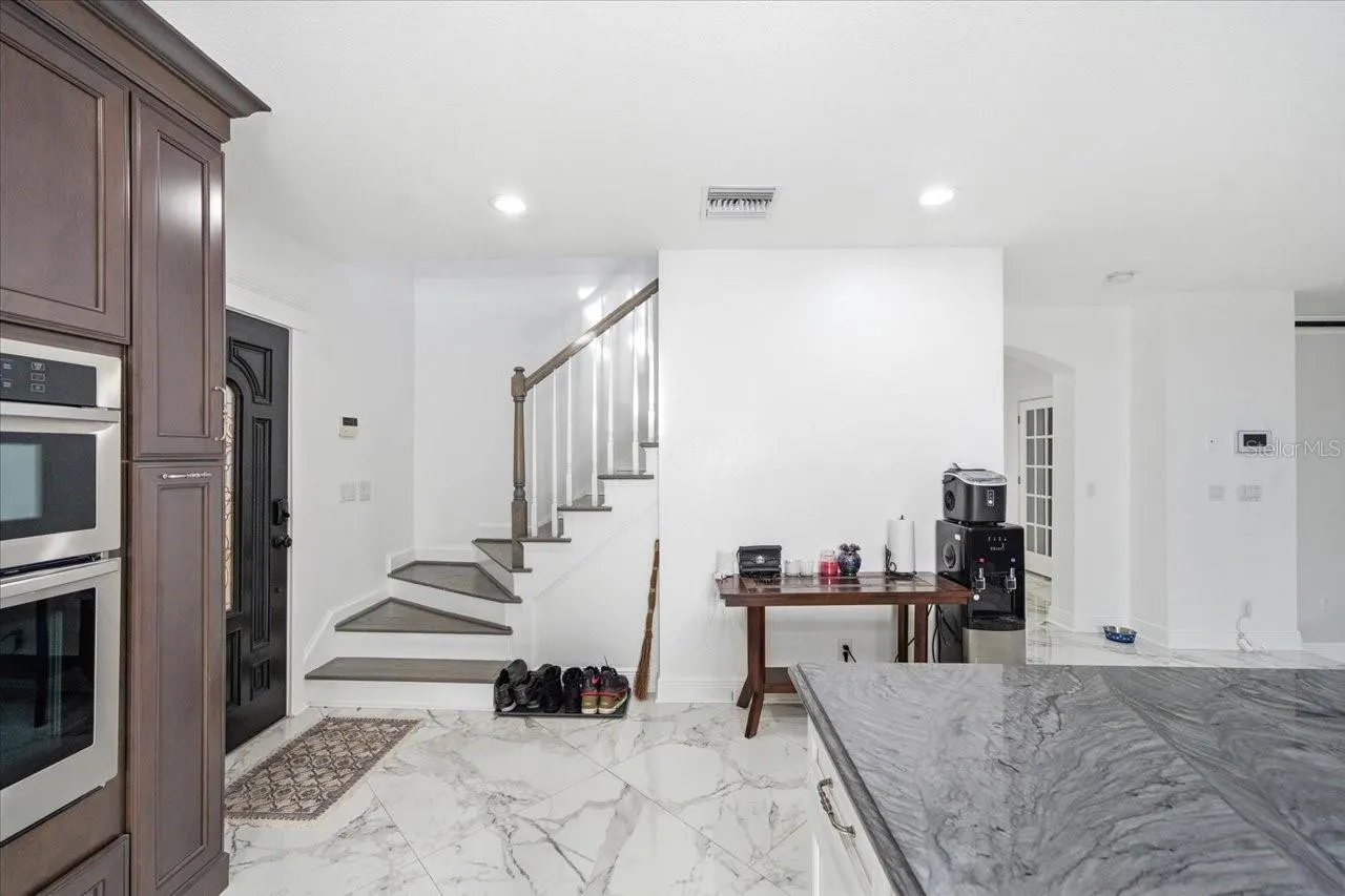 505 LAKESIDE DR