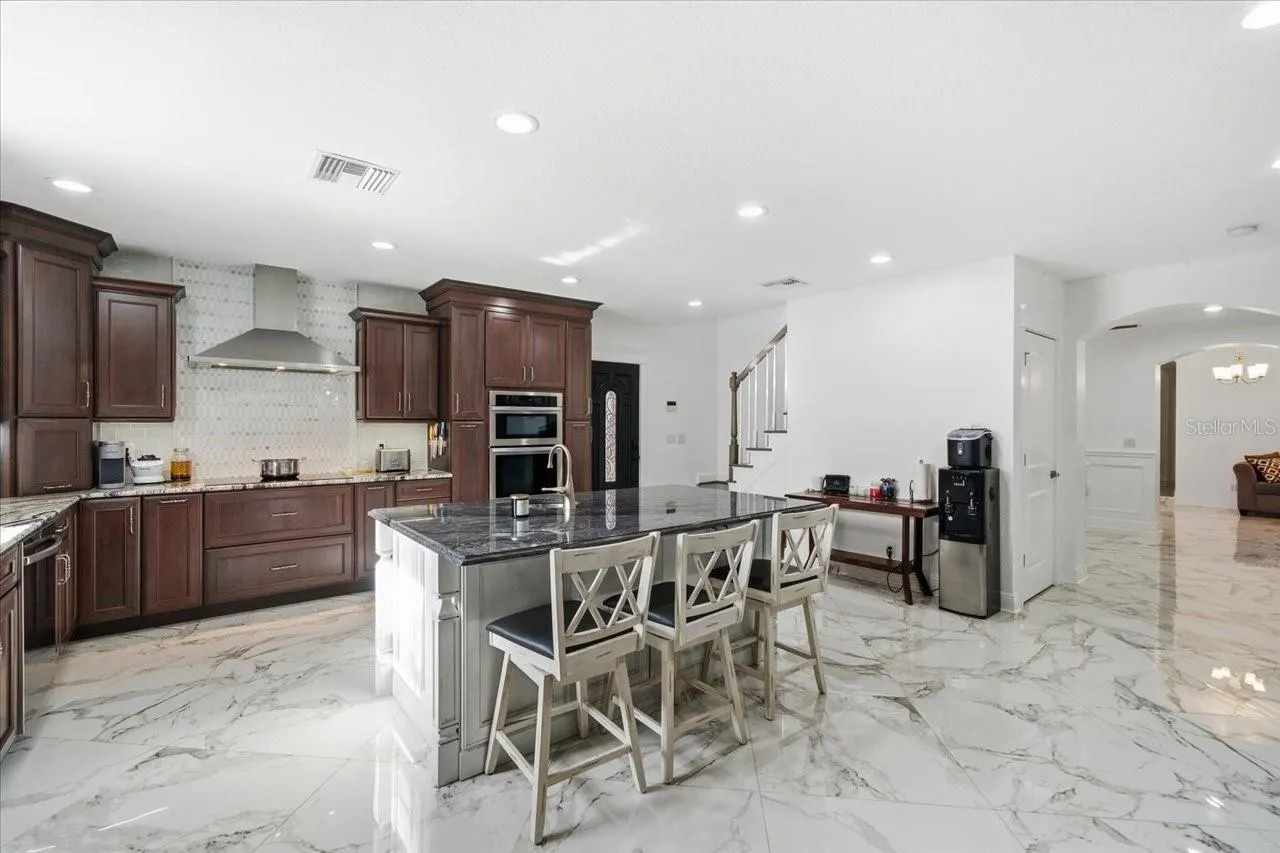 505 LAKESIDE DR