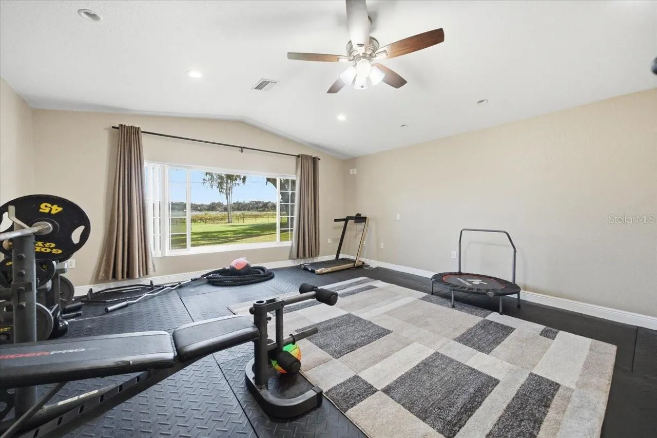 505 LAKESIDE DR