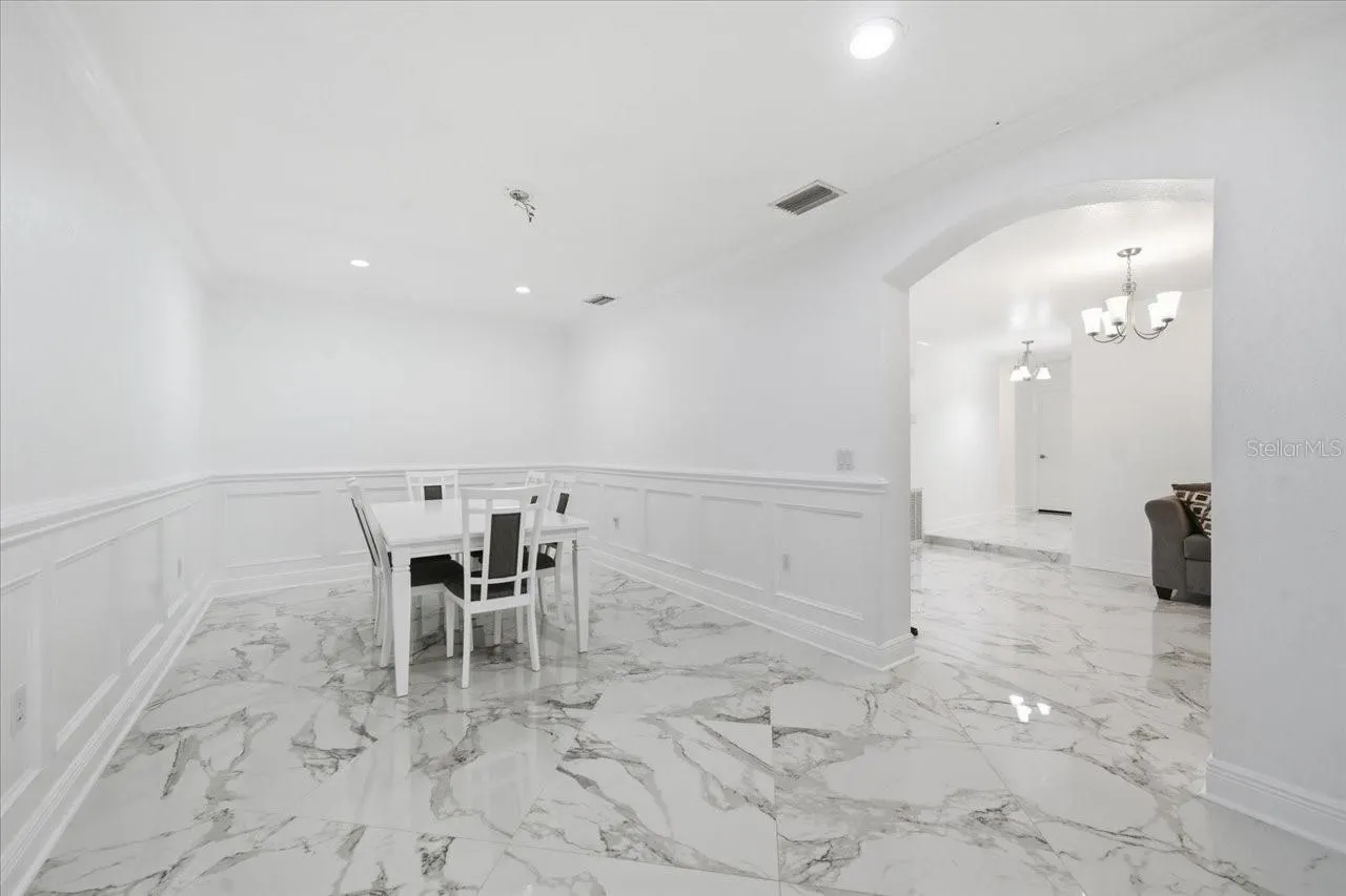 505 LAKESIDE DR