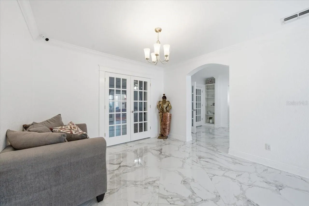 505 LAKESIDE DR