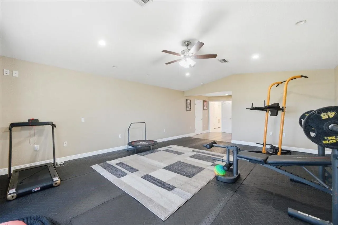 505 LAKESIDE DR