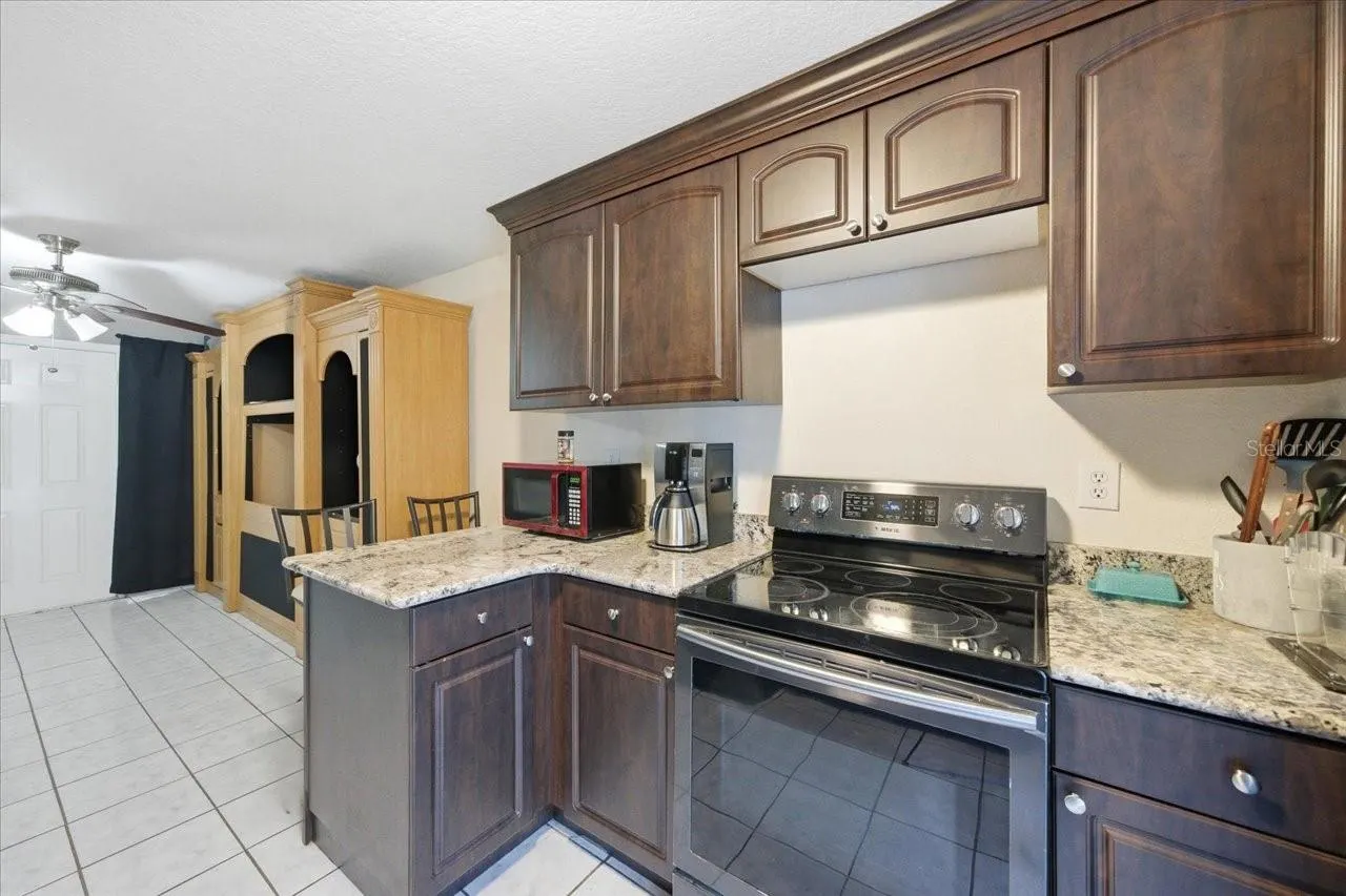 505 LAKESIDE DR