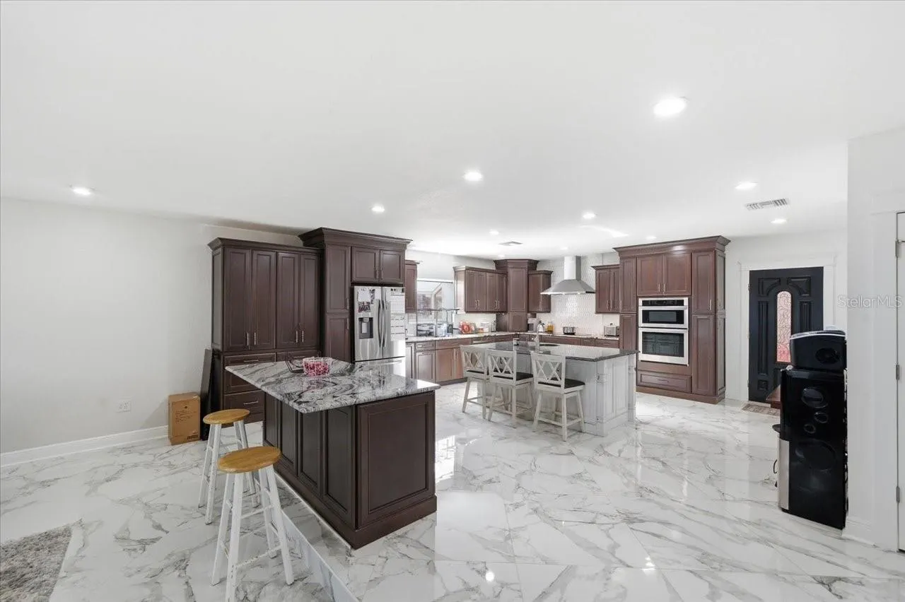 505 LAKESIDE DR