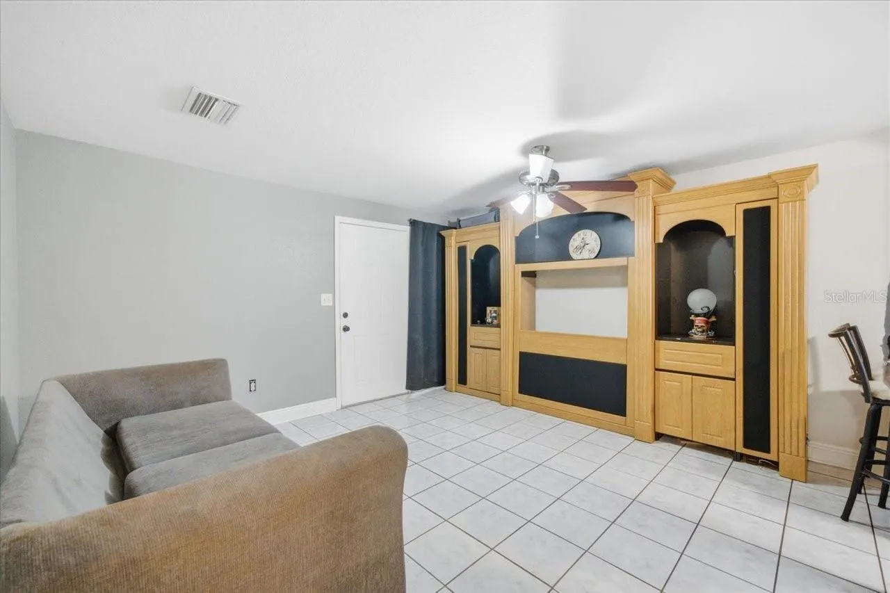 505 LAKESIDE DR