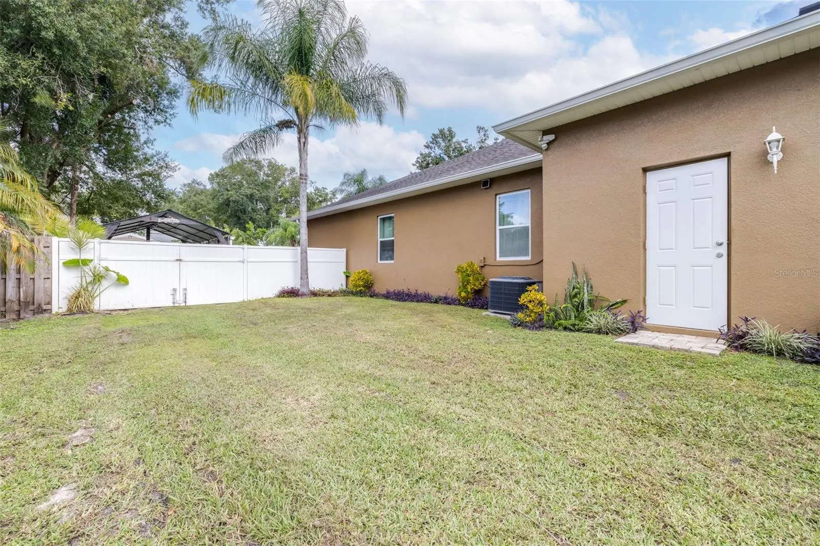 3949 LAKE JOYCE DR