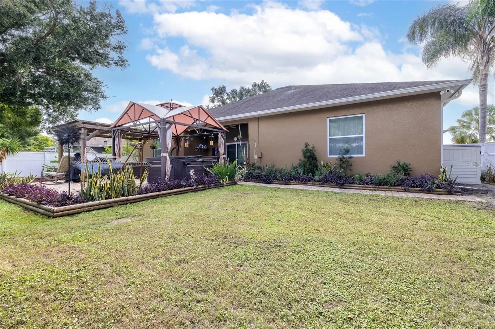 3949 LAKE JOYCE DR