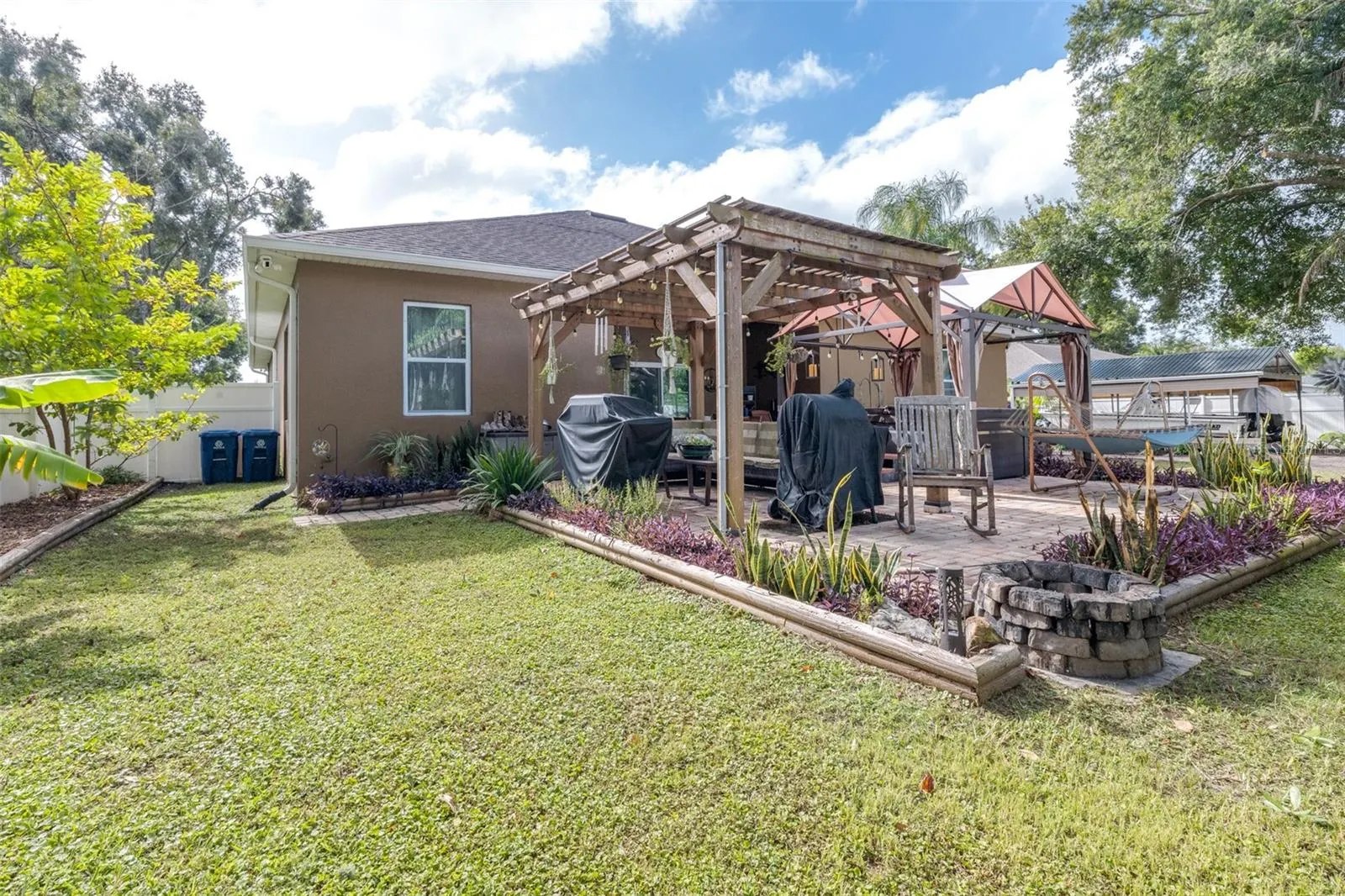 3949 LAKE JOYCE DR