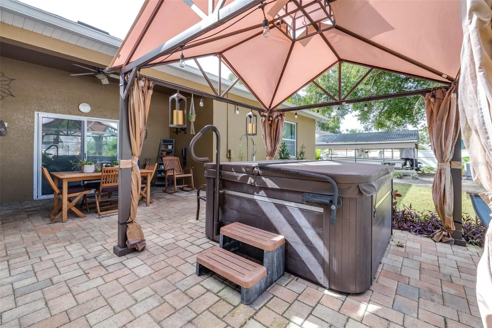 3949 LAKE JOYCE DR