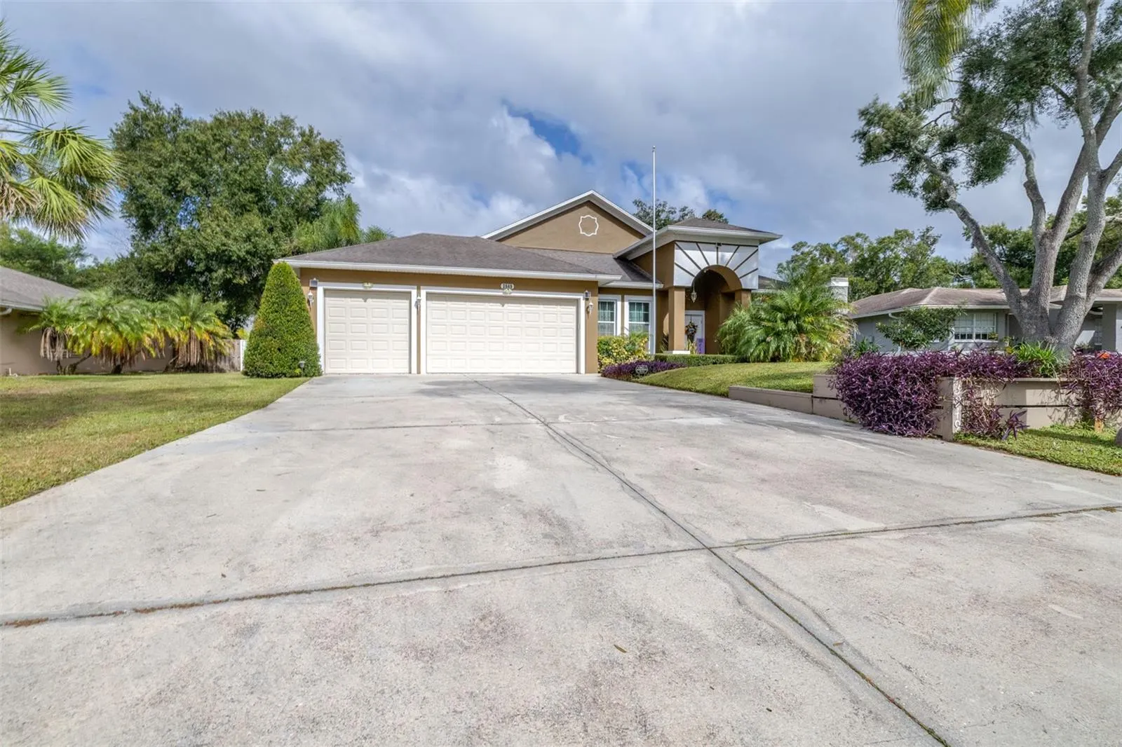 3949 LAKE JOYCE DR