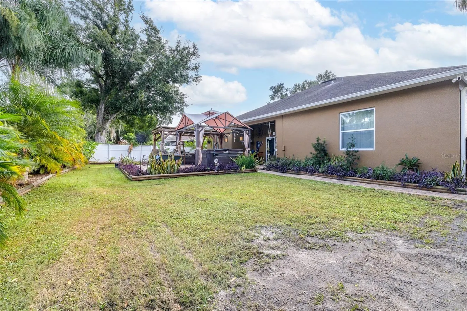 3949 LAKE JOYCE DR