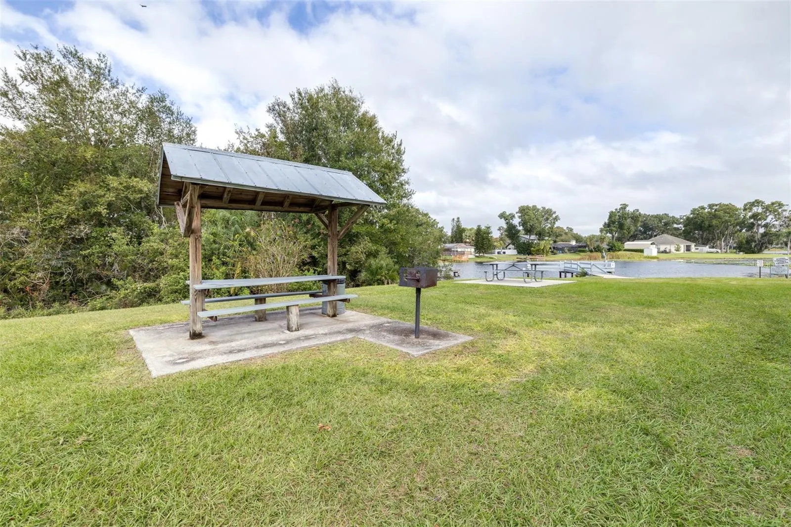 3949 LAKE JOYCE DR