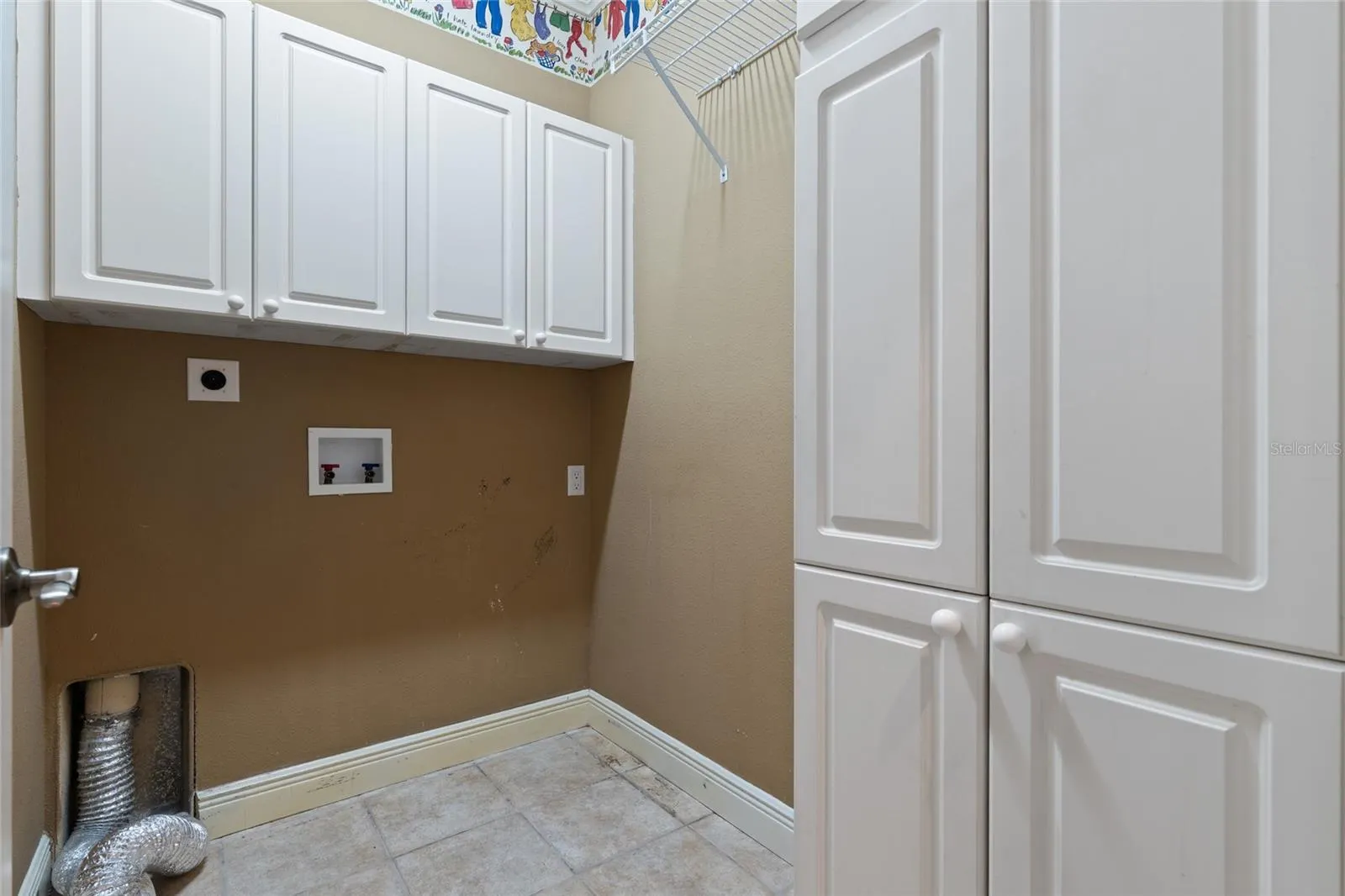 2495 JOHNNA CT
