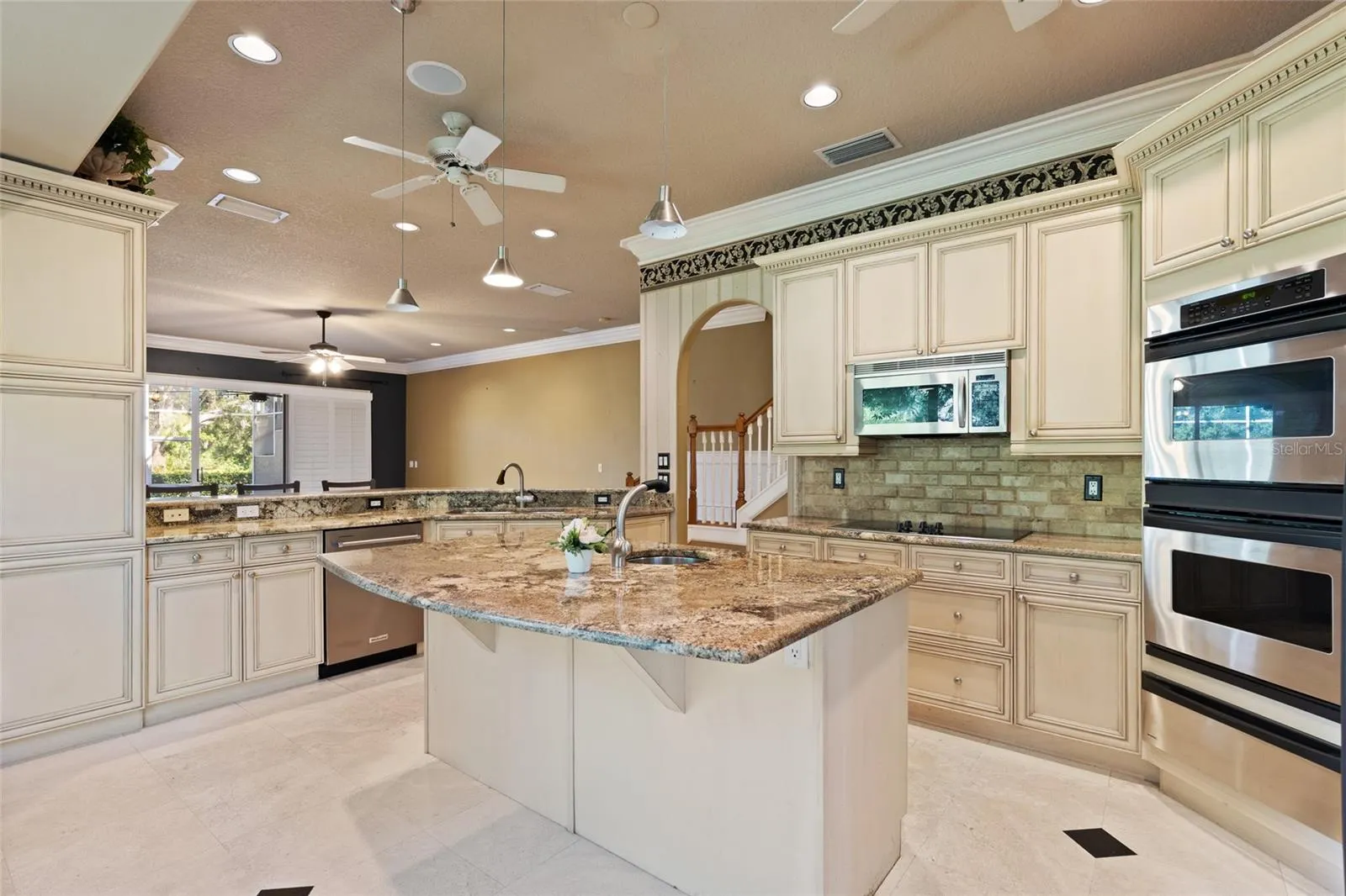 2495 JOHNNA CT