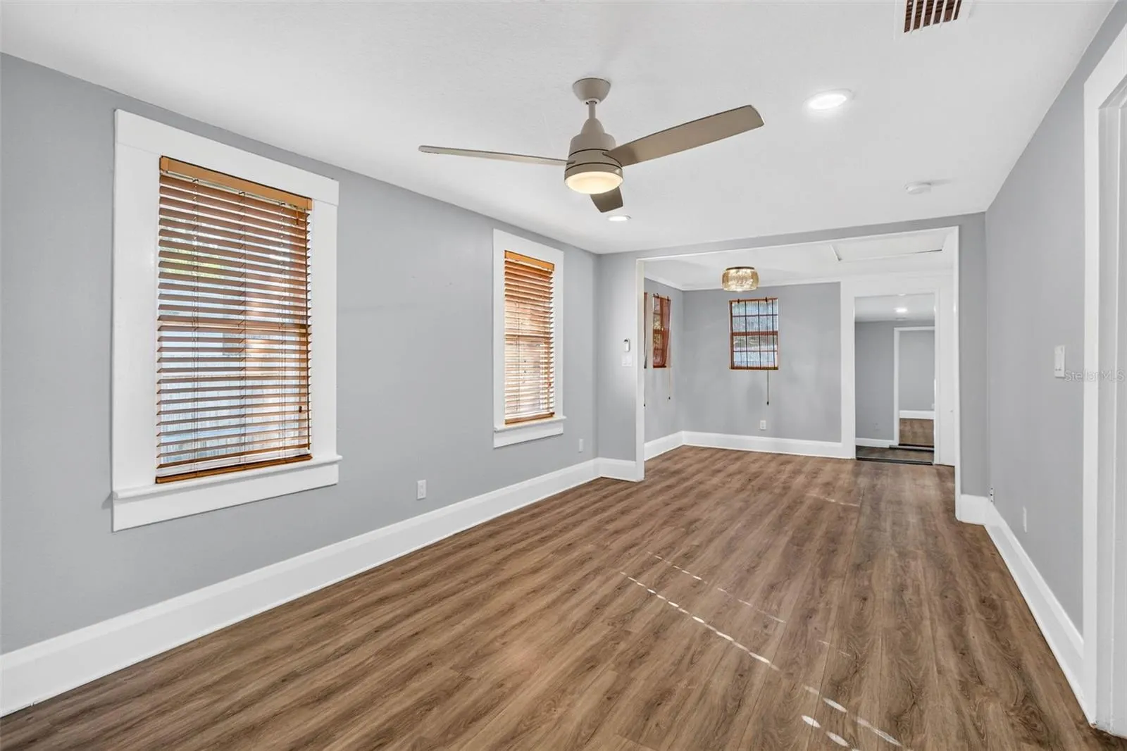 224 W JEAN ST