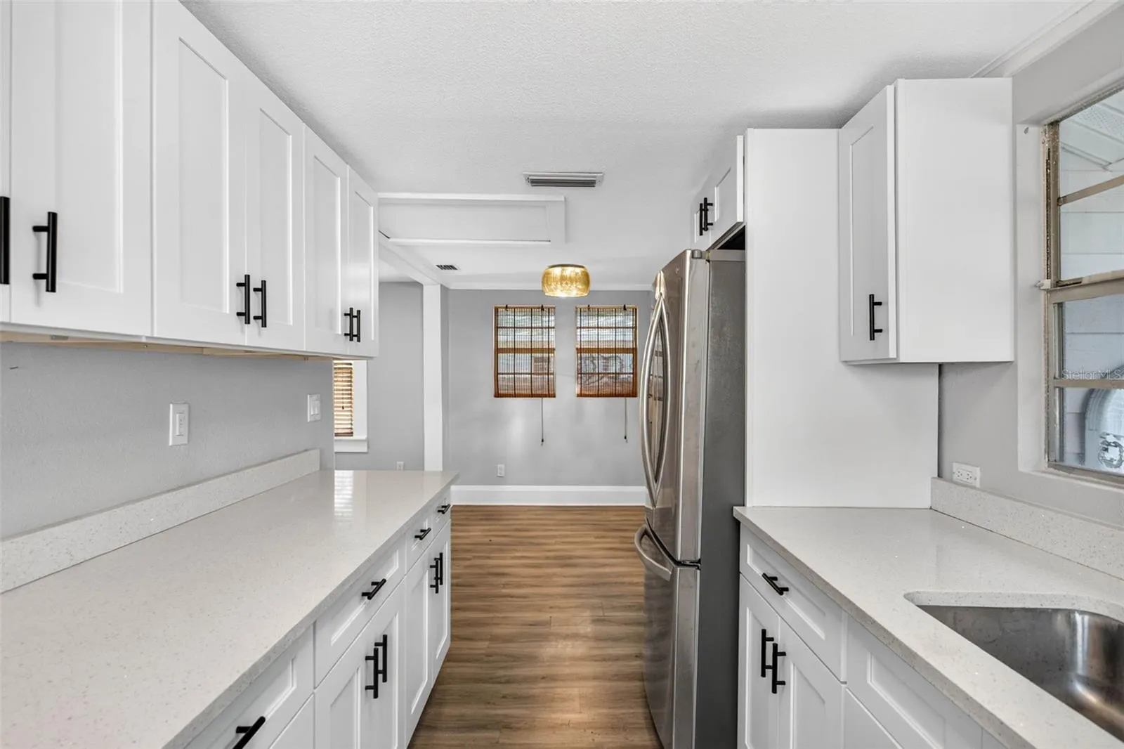 224 W JEAN ST