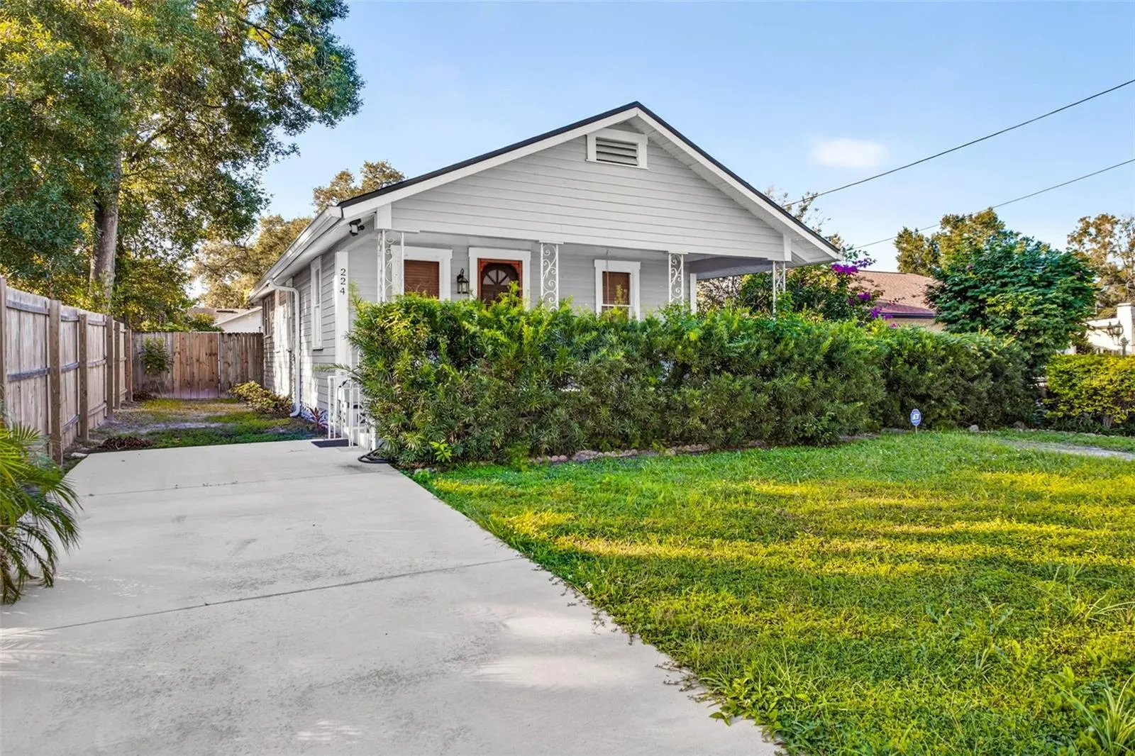 224 W JEAN ST