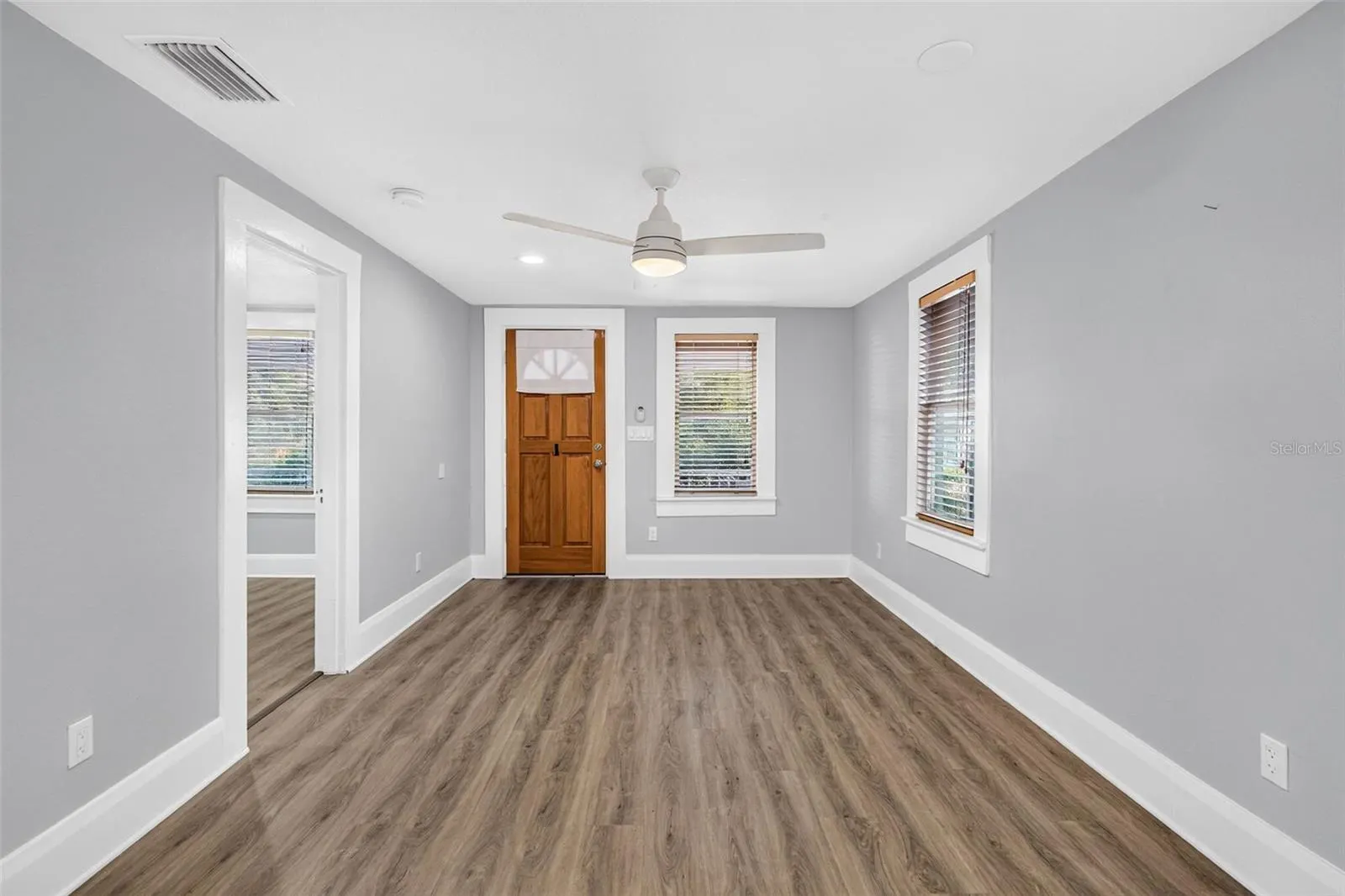 224 W JEAN ST