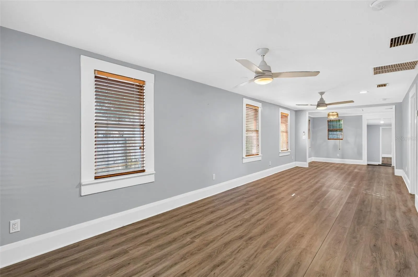 224 W JEAN ST